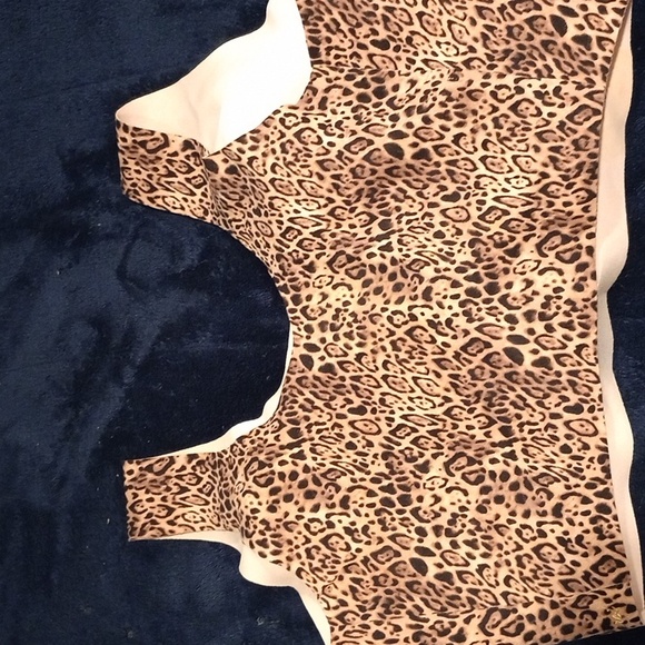 2x30 Victoria secret comfort bra with pads seamless Leopard print  new with tags - Picture 4 of 4